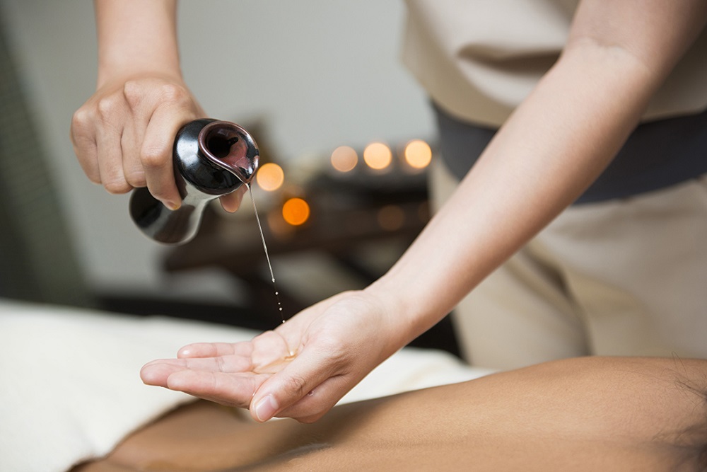 Tìm hiểu về massage thảo dược