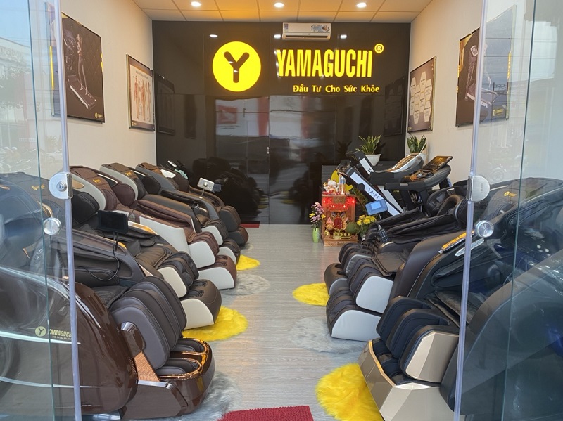 Sản phẩm ghế massage và máy chạy bộ tại showroom của Yamaguchi