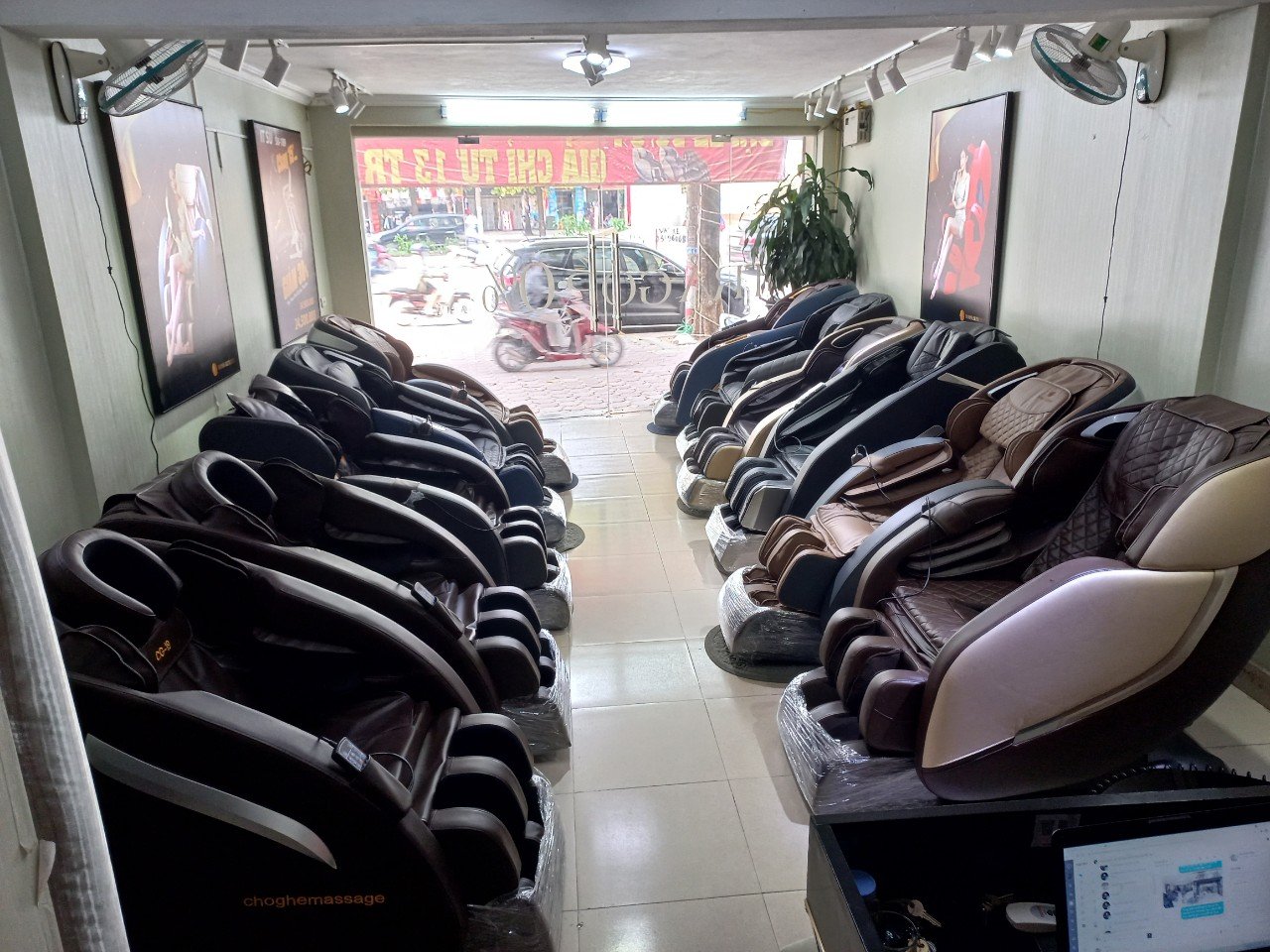 Địa chỉ mua ghế mát xa toàn thân ở Hà Nội chất lượng cao